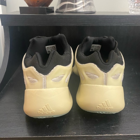 Yeezy 700 V3 Azael - Picture 2 of 5